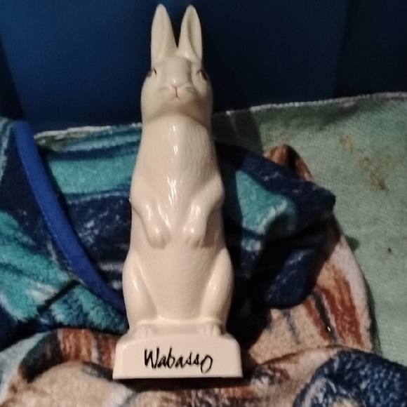 Cream Rabbit Figurine - Picture 1 of 6